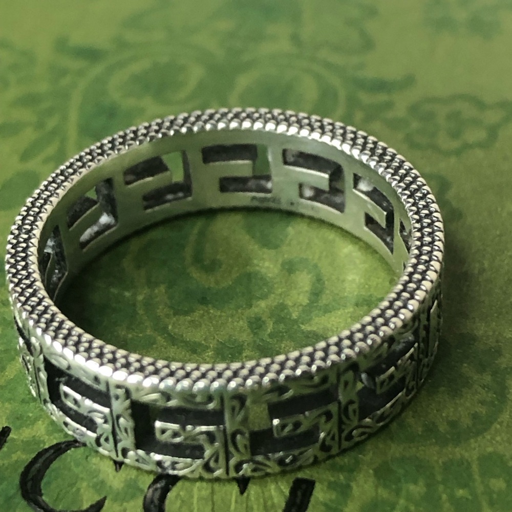 GUCCI GG Cut Out Engraved Sterling Silver Interlinked Ring Size 9.5 US, (21) - Picture 5 of 14